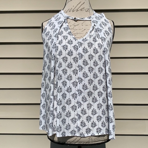 Ocean DRIVE Off White/Navy Sleeveless Top - Picture 3 of 10